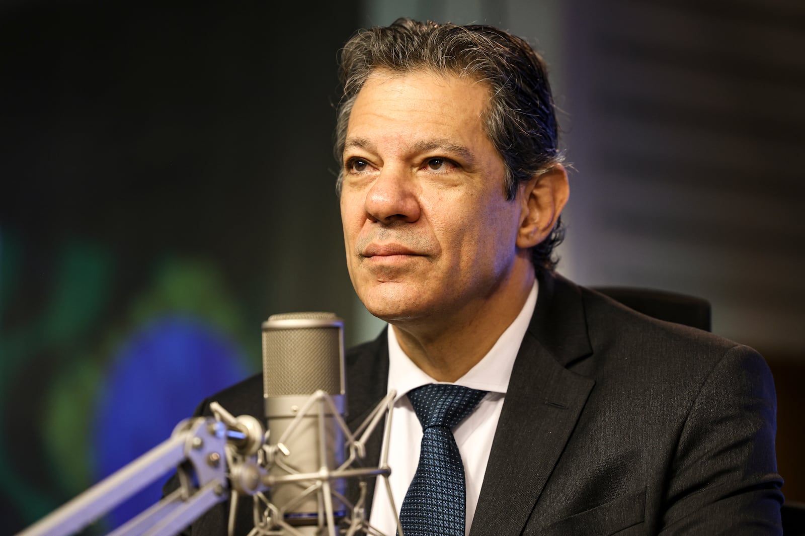 Continuamos acreditando em crescimento acima de 2%’, diz Haddad após BC reduzir previsão