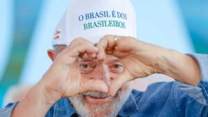 Lula propõe redução de impostos para a classe média visando recuperar popularidade