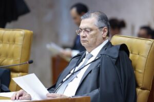 Flávio Dino manda líder do PL na Câmara explicar fala sobre emendas