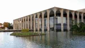 Itamaraty diz que vazamento de ação contra Paraguai é “lamentável”…