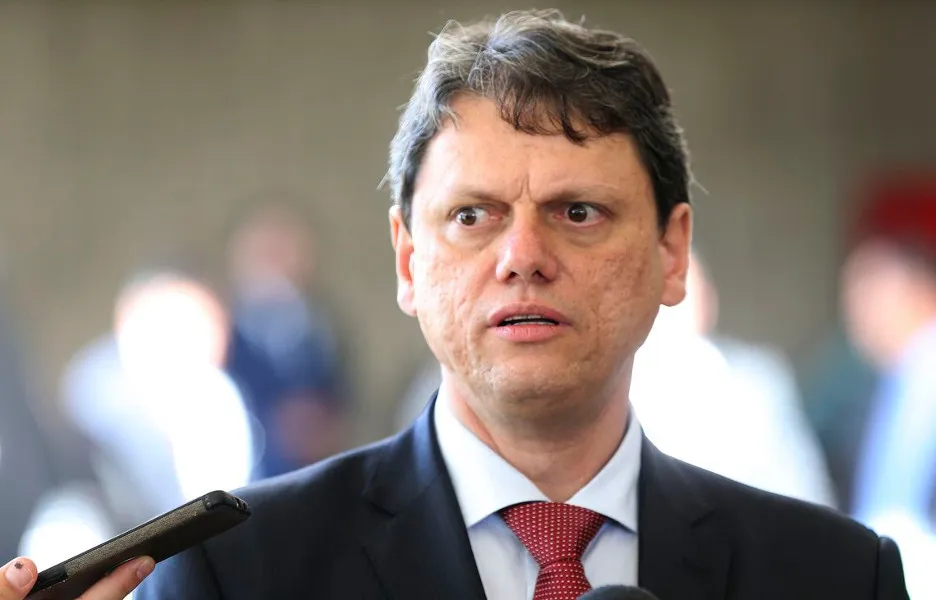 Tarcísio faz parceria com governo Lula e exalta feito de Obama após protagonismo em ato de Bolsonaro