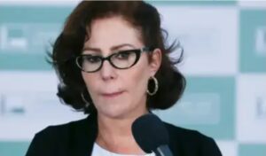 Moraes determina que governo dê início a pedido de extradição de Carla Zambelli