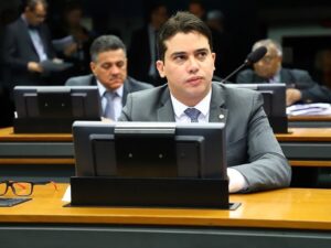 PF aponta que deputado Júnior Mano exercia ‘papel central’ em manipulação de eleições e desvio de emendas no Ceará