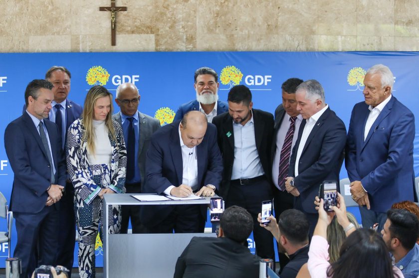 Ibaneis sanciona atualização da lei dos táxis; elétricos entram na frota e BRB abre crédito