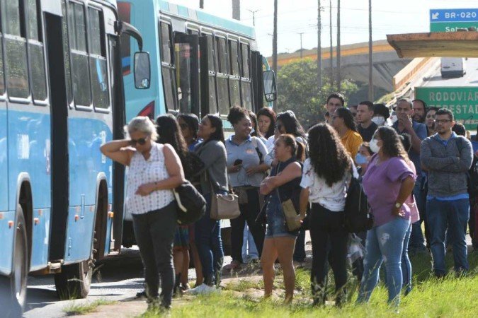 O DF À DERIVA: O TRANSPORTE PÚBLICO EM QUEDA LIVRE SOB O GOVERNO ARRUDA! Você esqueceu? Vamos refrescar sua memória.